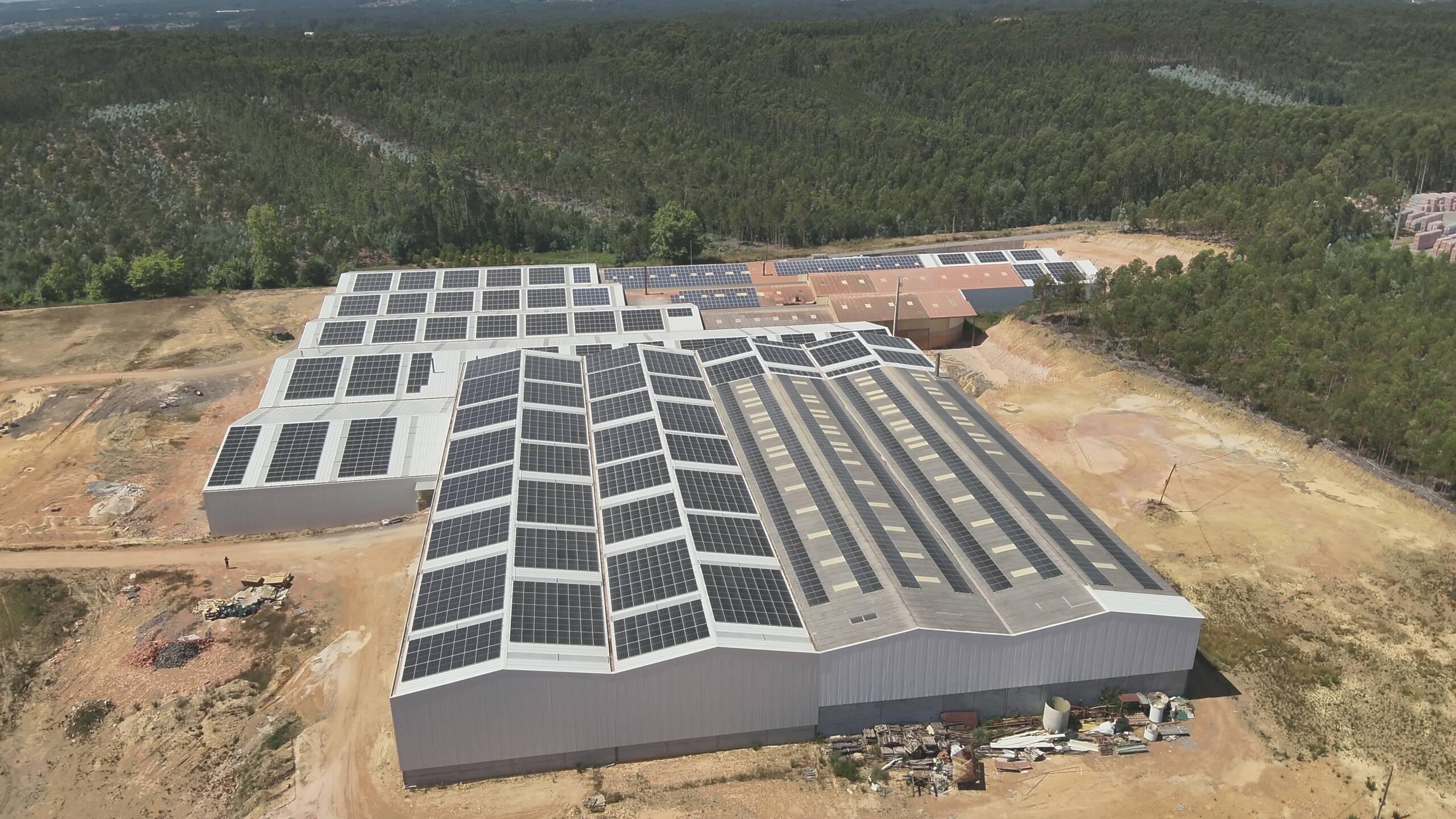 Vista aérea da instalação fotovoltaica da Candigrés