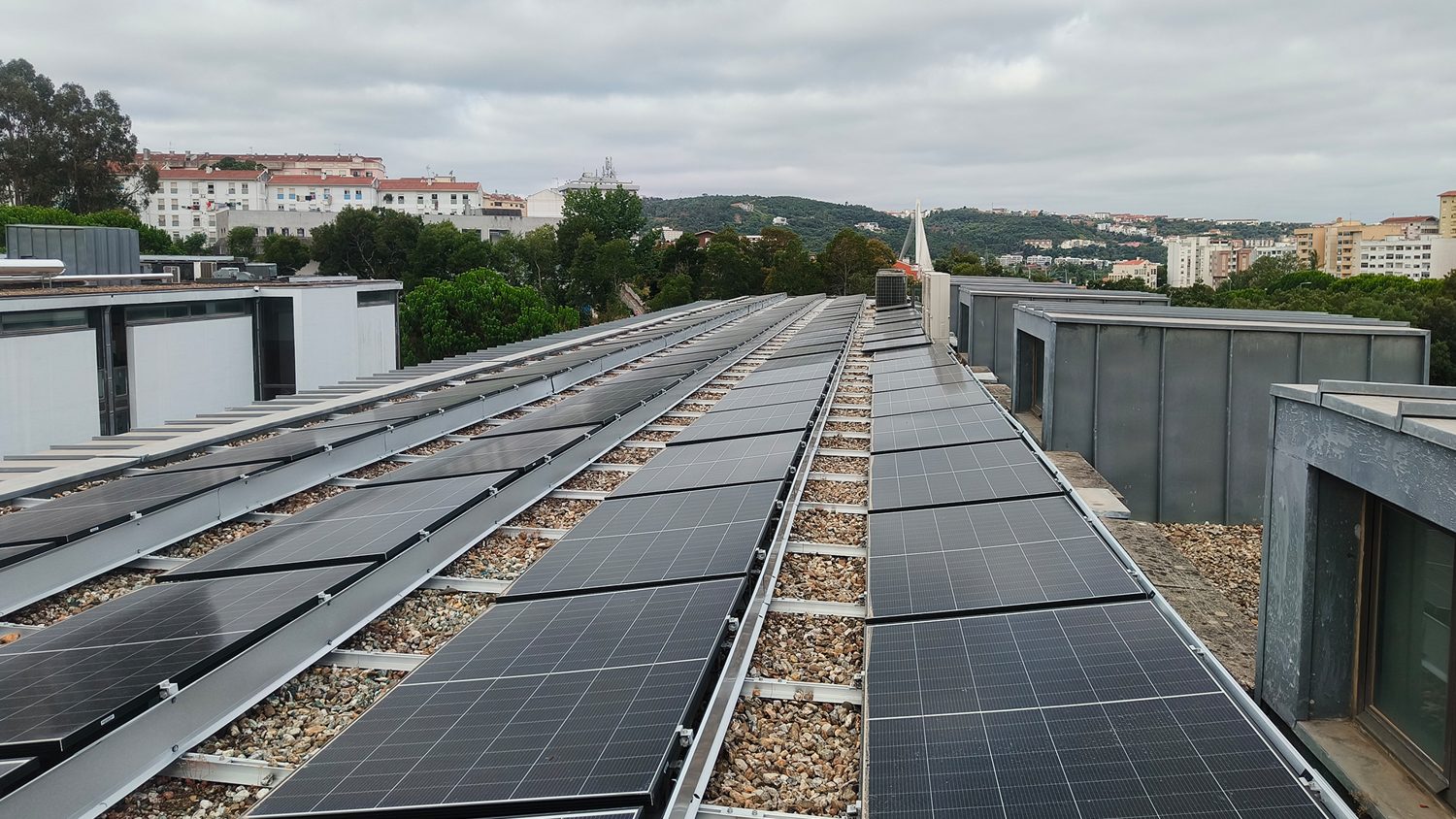 Instalação fotovoltaica no Instituto Pedro Nunes