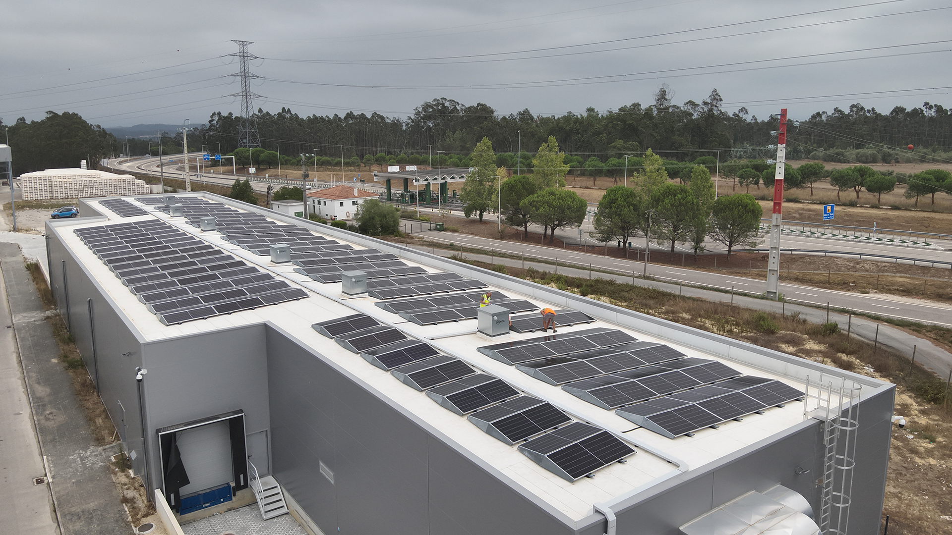 Vista aérea da instalação fotovoltaica da Neovalor